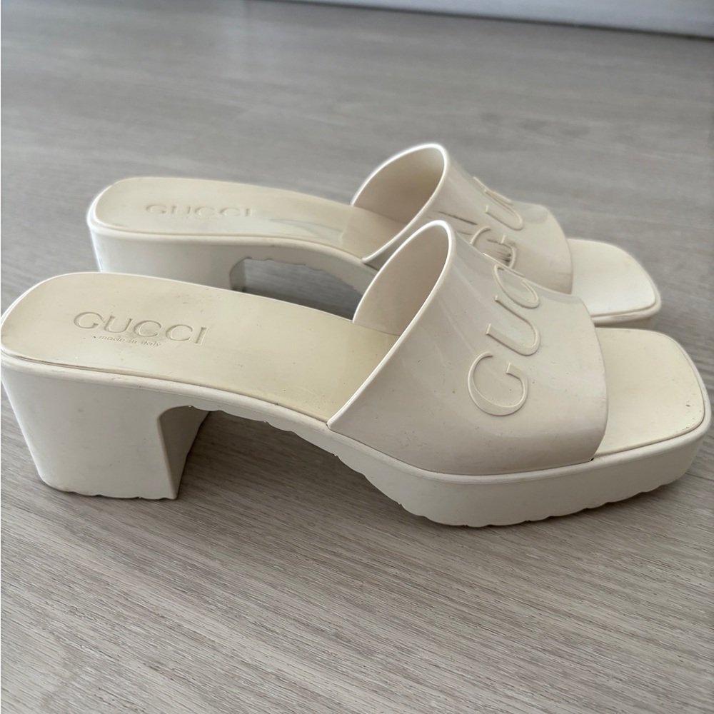 Gucci White Rubber Sandals with Heel